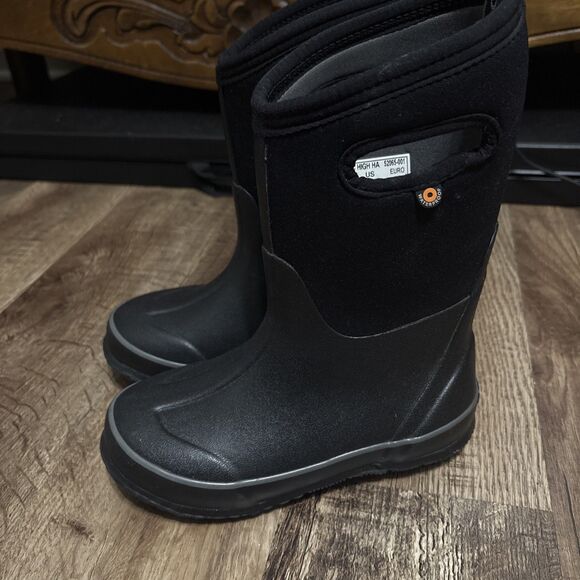 Bogs Neo-Classic Pull On Winter Snow Boots Black Waterproof Kids Youth Size 1 - Picture 1 of 7